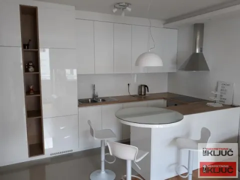 Sale, three bedroom apartment, 60m², Sajmište, Novi Sad - image 2