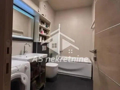 Izdavanje, četvorosoban stan, 105m², Savski Venac, Beograd - image 36