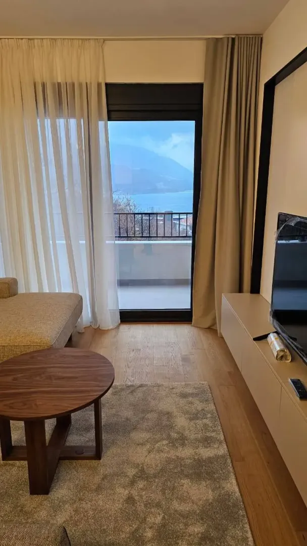 Rent, two bedroom apartment, 83m², Bečići, Budva
