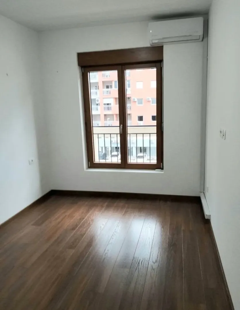 Izdavanje, dvosoban stan, 70m², Master Kvart, Podgorica