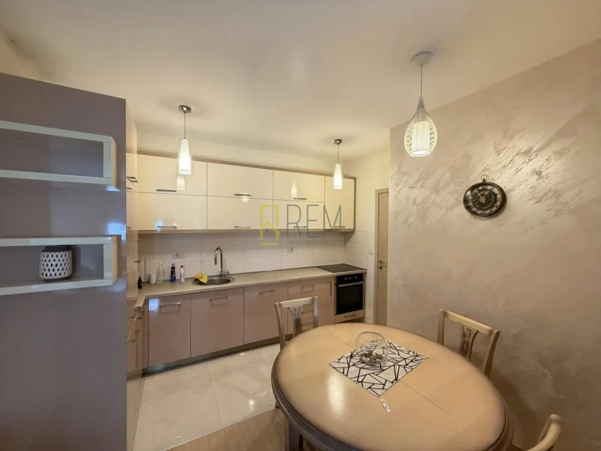 Izdavanje, dvosoban stan, 72m², City Kvart, Podgorica