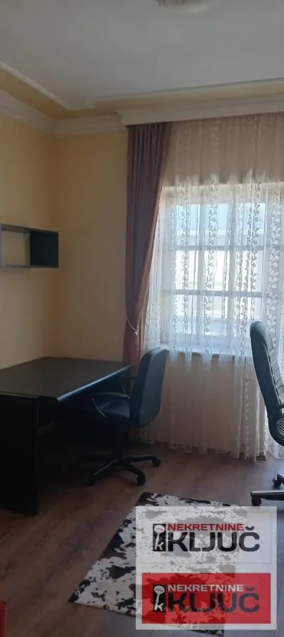 Izdavanje, četvorosoban stan, 169m², Telep, Novi Sad Sve Podlokacije
