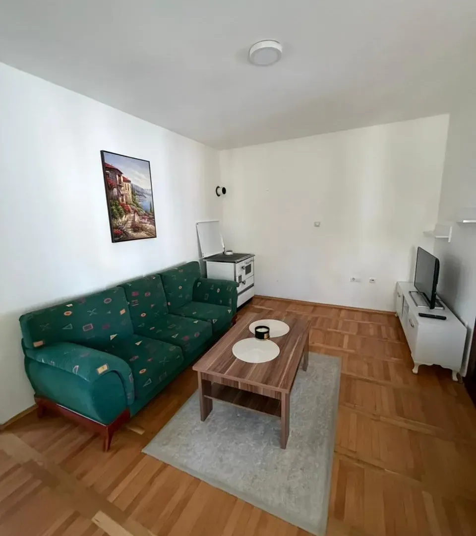 Izdavanje, jednosoban stan, 45m², Zlatica, Podgorica