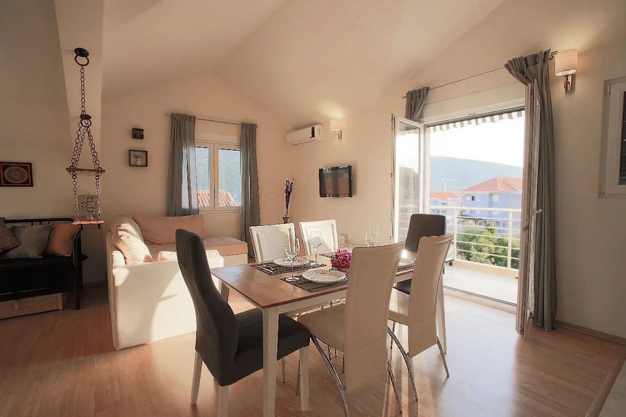 Sale, two bedroom apartment, 82m², Đenovići, Herceg Novi