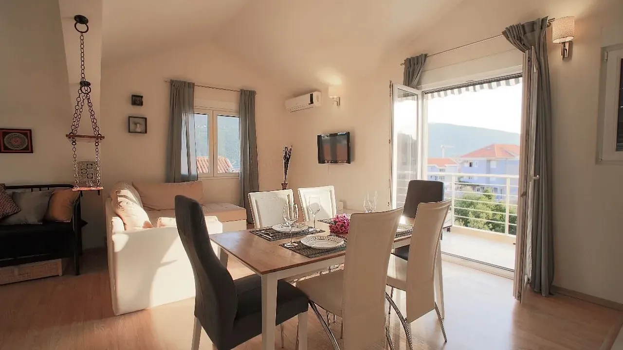 Sale, two bedroom apartment, 82m², Đenovići, Herceg Novi