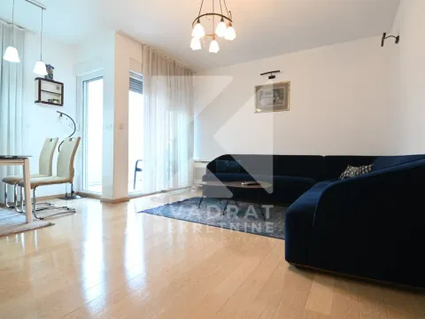 Izdavanje, dvosoban stan, 72m², City Kvart, Podgorica - image 1