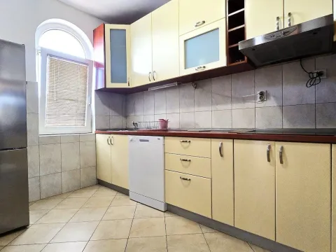 Rent, house, 180m², Tološi, Podgorica - image 7