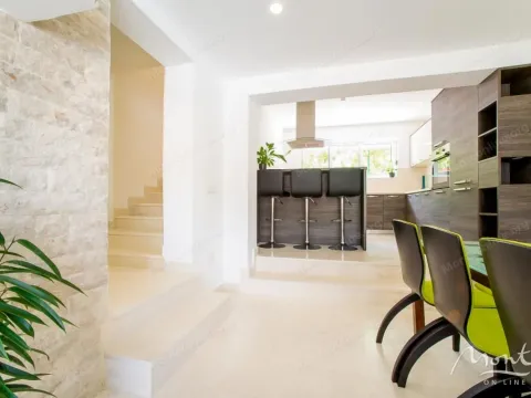 Sale, house, 350m², Stoliv, Kotor - image 9