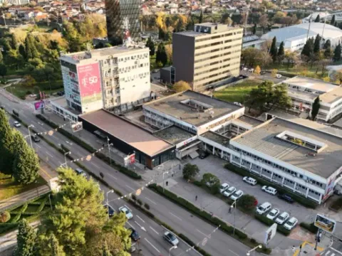 Izdavanje, poslovni prostor, 400m², Centar, Podgorica - image 1