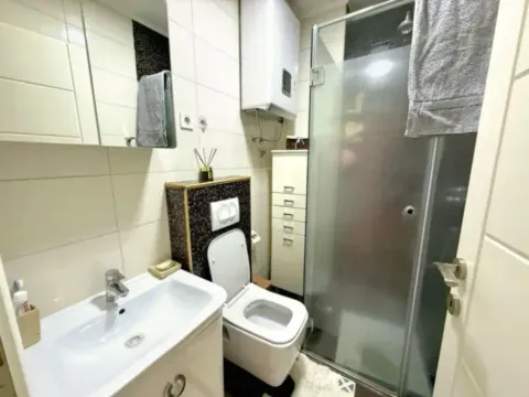 Prodaja, trosoban stan, 100m², Stari Aerodrom, Podgorica - image 12