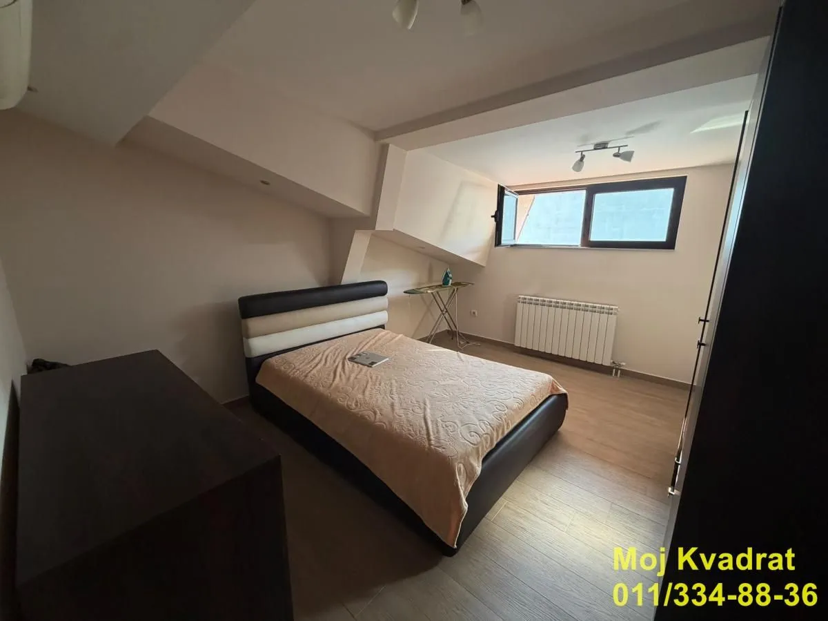 Prodaja, četvorosoban stan, 110m², Đeram Pijaca, Beograd