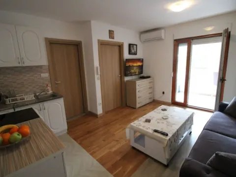 Prodaja, jednosoban stan, 33m², Centar, Podgorica - image 1