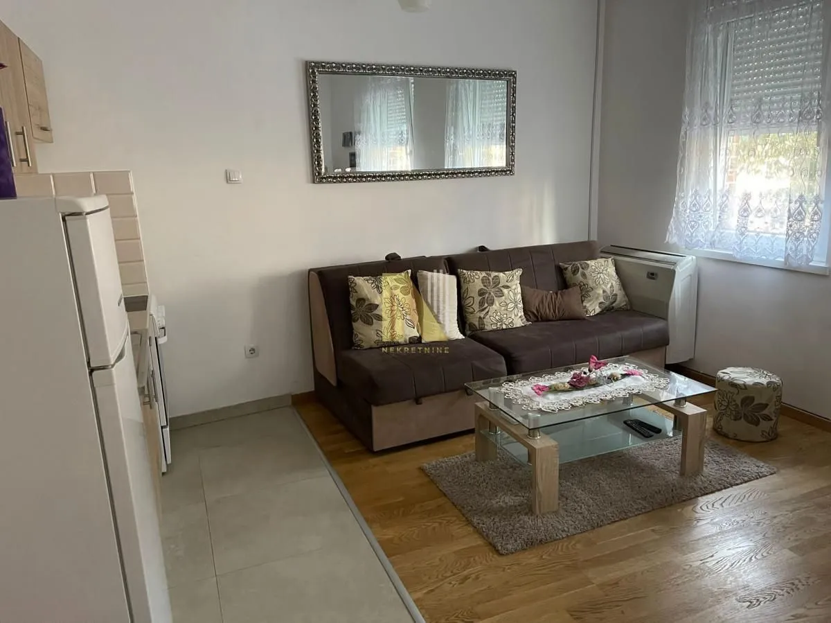 Izdavanje, jednosoban stan, 34m², Salajka, Novi Sad Sve Podlokacije