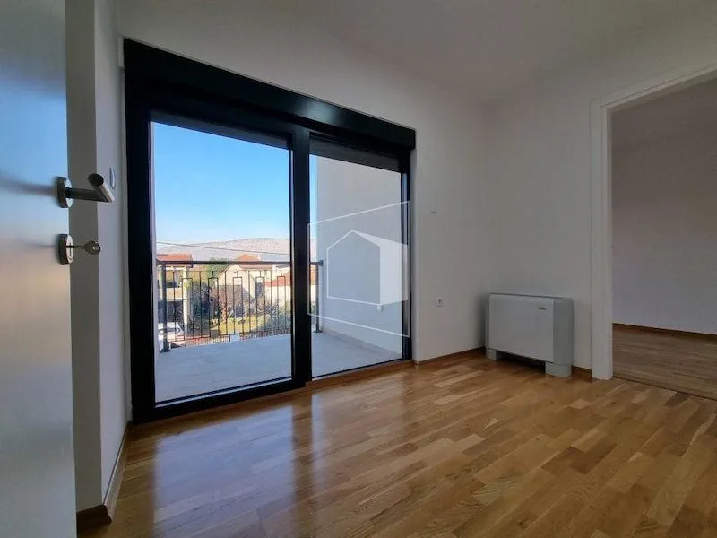 Sale, house, 400m², Tološi, Podgorica