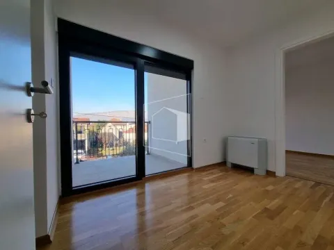 Sale, house, 400m², Tološi, Podgorica - image 9