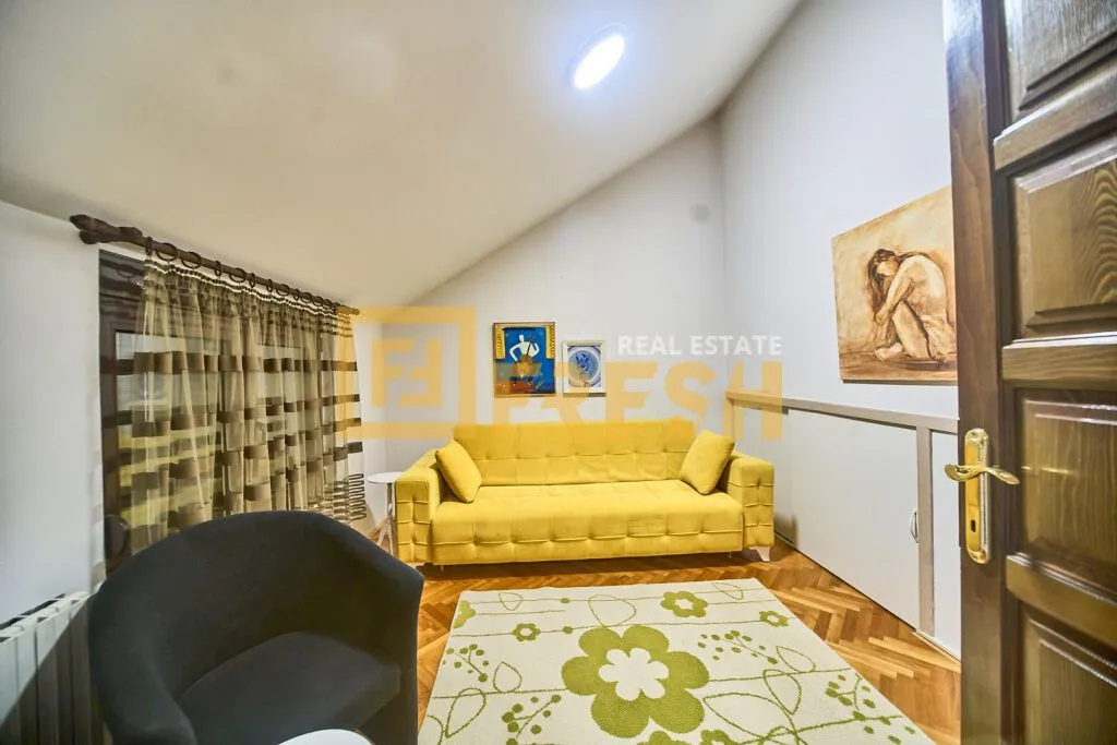 Izdavanje, kuća, 280m², Gorica C, Podgorica