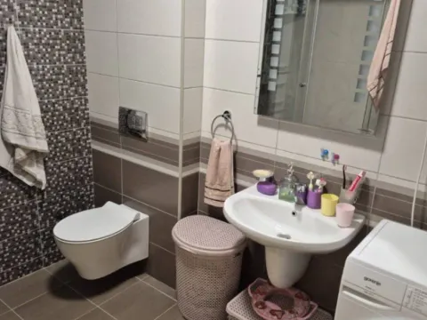 Izdavanje, dvosoban stan, 70m², Ljubović, Podgorica - image 11