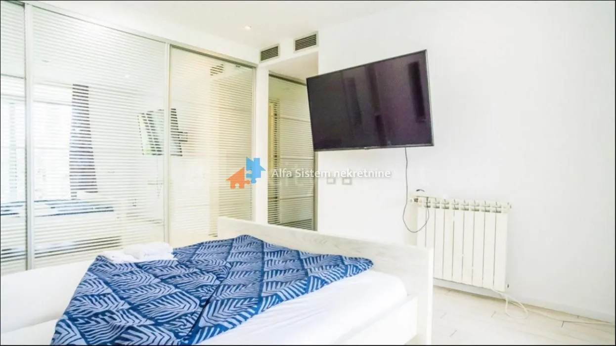 Izdavanje, kuća, 560m², Veliki Mokri Lug, Zvezdara Sve Podlokacije