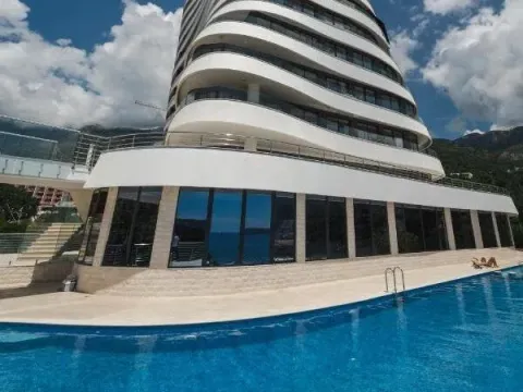 Sale, one bedroom apartment, 34m², Bečići, Budva - image 1
