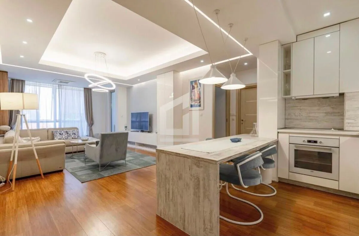 Prodaja, dvosoban stan, 90m², Centar, Budva