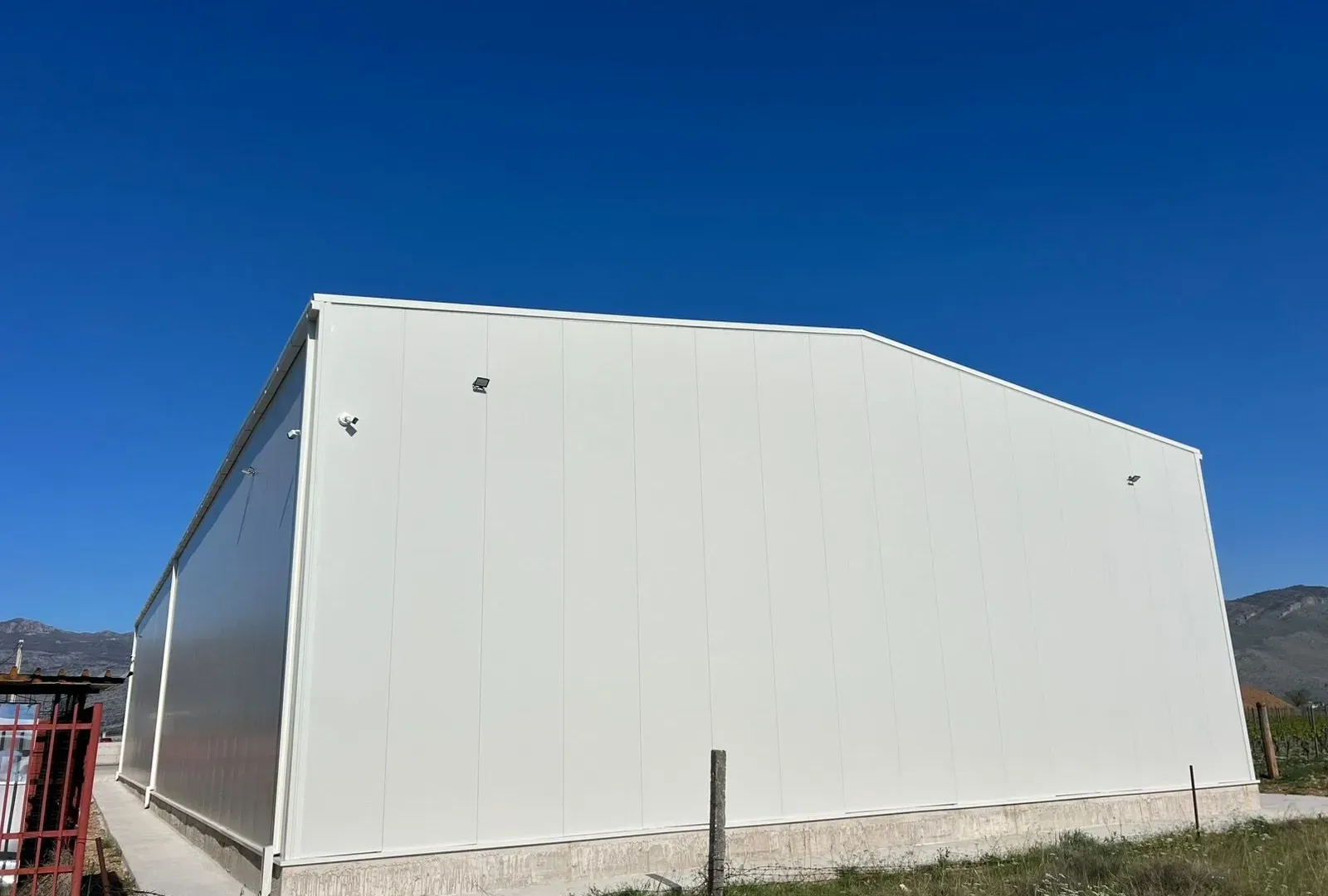 Izdavanje, poslovni prostor, 585m², Stari Aerodrom, Podgorica