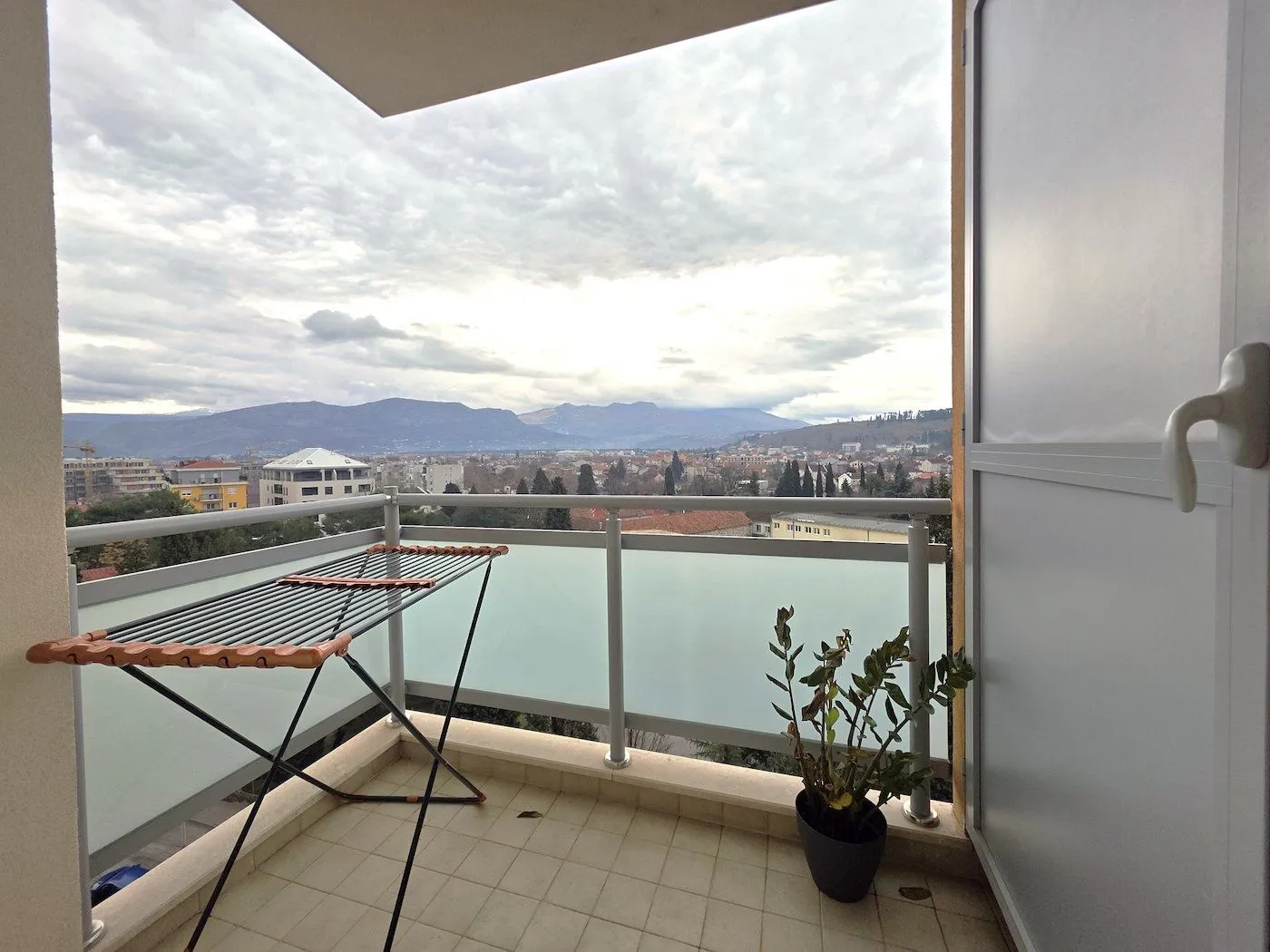 Izdavanje, stan, 65m², Zagorič, Podgorica