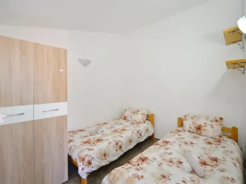 Izdavanje, kuća, 100m², Škaljari, Kotor - image 13