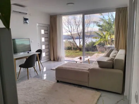 Izdavanje, jednosoban stan, 43m², Tivat, Crna Gora - image 9