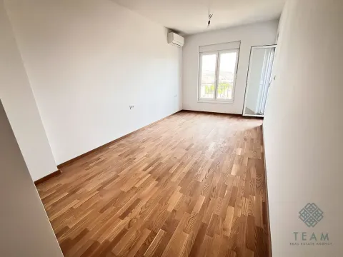 Prodaja, trosoban stan, 106m², Stari Aerodrom, Podgorica - image 6