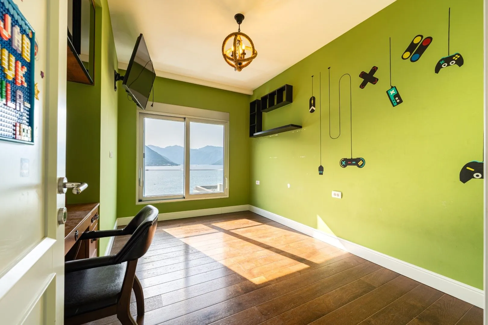 Prodaja, dvosoban stan, 168m², Dobrota, Kotor
