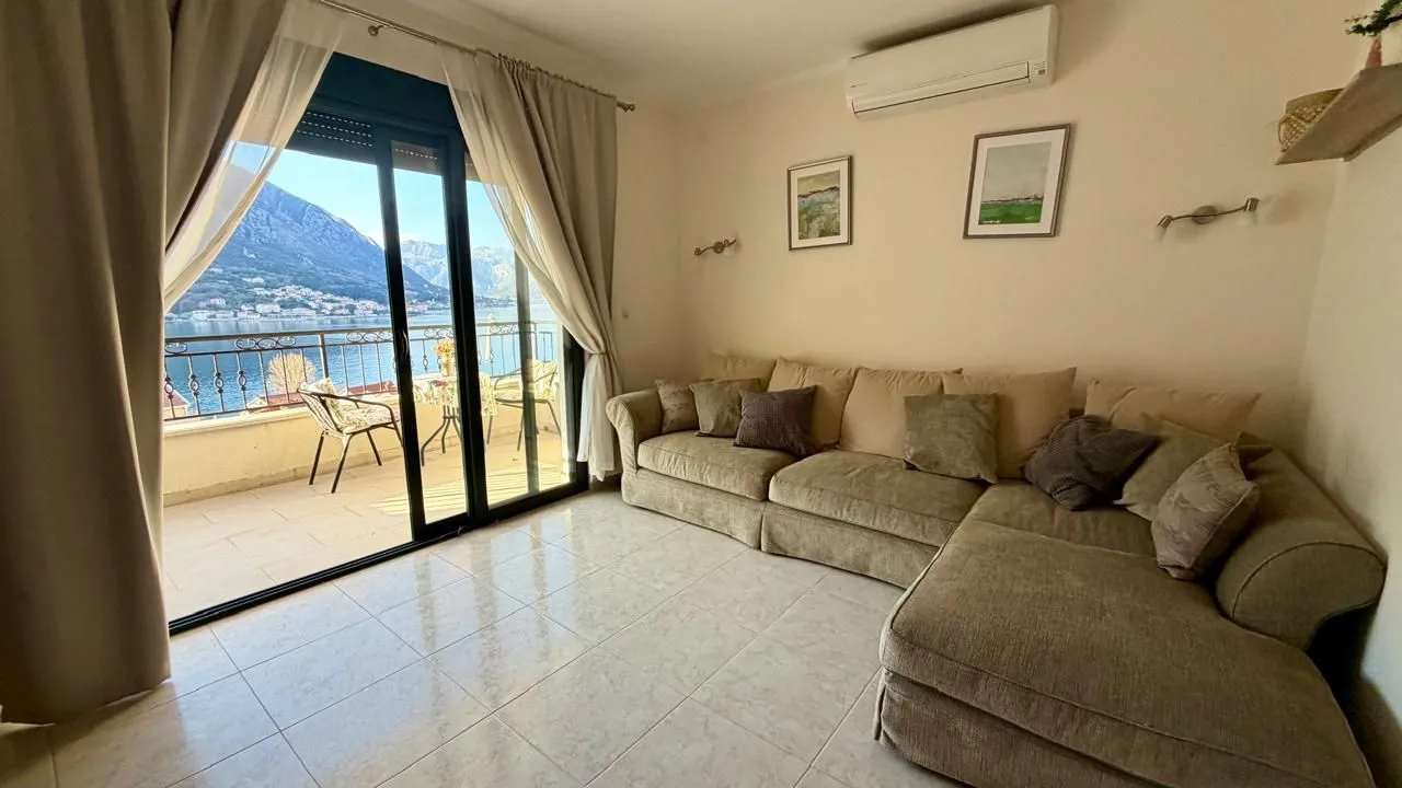 Prodaja, dvosoban stan, 90m², Dobrota, Kotor
