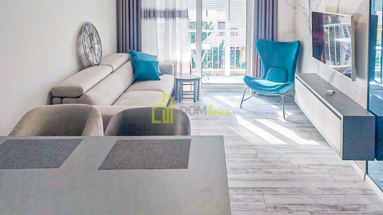 Izdavanje, dvosoban stan, 68m², Centar, Podgorica