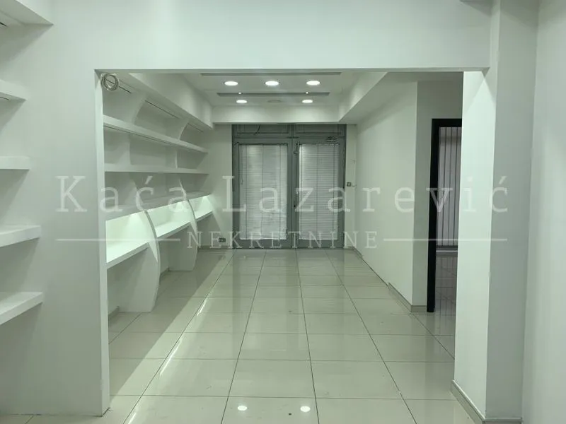 Rent, office space, 170m², Karaburma, Palilula Sve Podlokacije