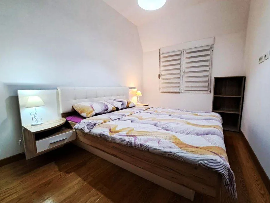 Izdavanje, jednosoban stan, 48m², Blok 6, Podgorica