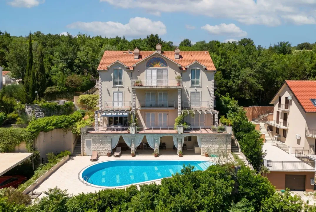 Sale, three bedroom apartment, 92m², Muo, Kotor