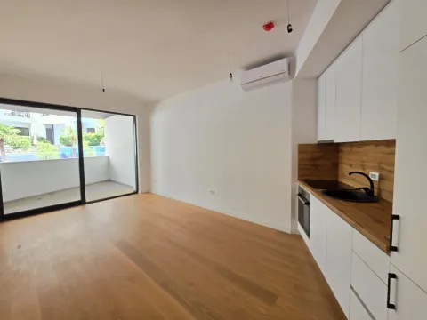 Prodaja, jednosoban stan, 52m², Bečići, Budva - image 1