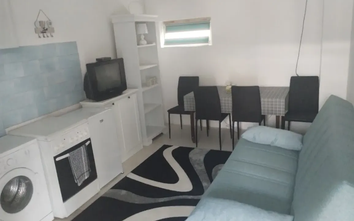 Izdavanje, kuća, 30m², Zemun Gardoš, Zemun Sve Podlokacije