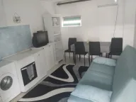 Izdavanje, kuća, 30m², Zemun Gardoš, Zemun Sve Podlokacije - image 1