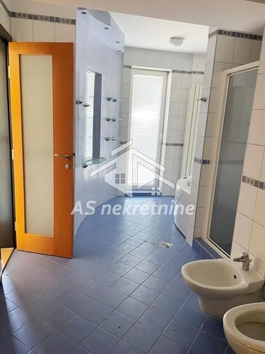 Izdavanje, stan, 207m², Kalenić Pijaca, Vračar Sve Podlokacije