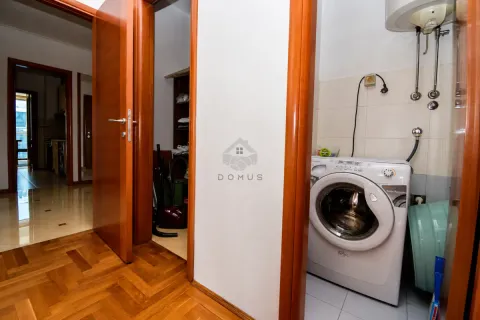 Izdavanje, trosoban stan, 116m², Preko Morače, Podgorica - image 10