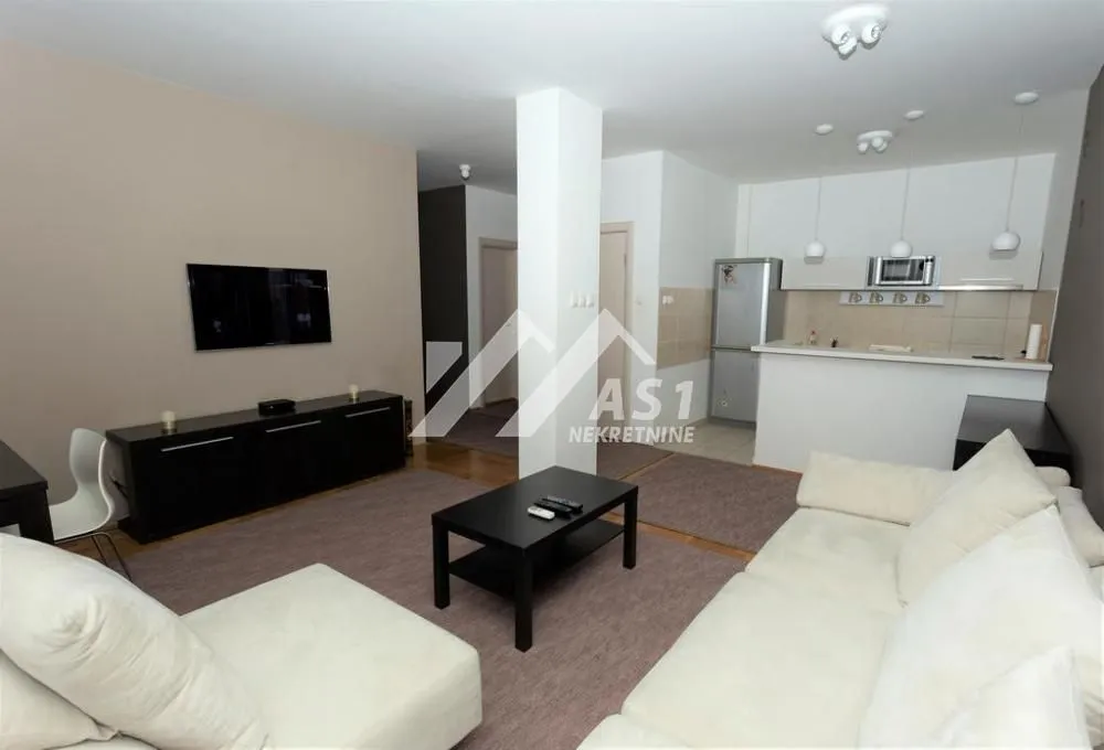 Izdavanje, dvosoban stan, 60m², Bulevar Evrope, Novi Sad Sve Podlokacije