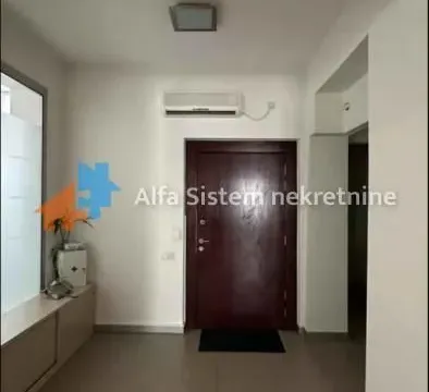 Izdavanje, poslovni prostor, 223m², Kalenić Pijaca, Vračar Sve Podlokacije - image 2