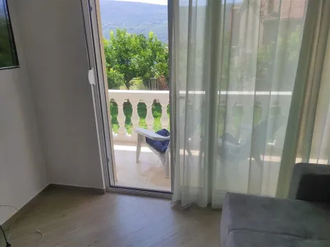 Izdavanje, jednosoban stan, 34m², Kumbor, Herceg Novi - image 1