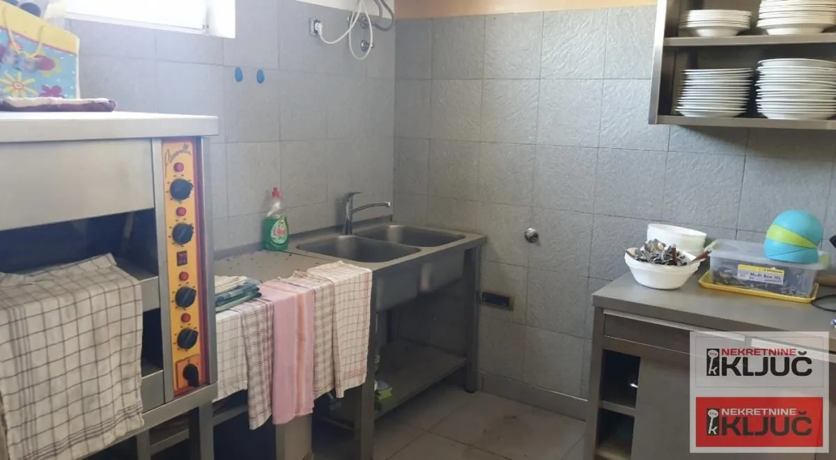Rent, house, 1000m², Kać, Novi Sad Sve Podlokacije
