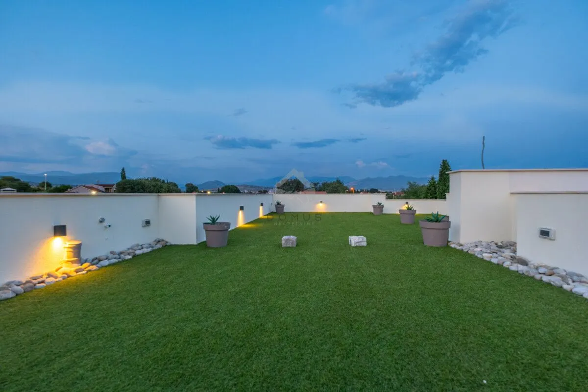 Izdavanje, kuća, 180m², Donja Gorica, Podgorica