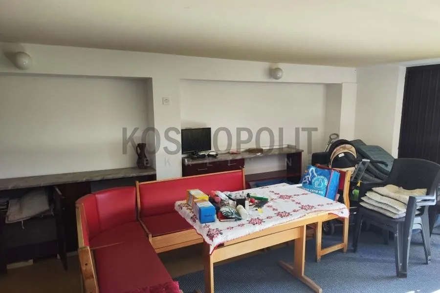 Prodaja, kuća, 220m², Voždovac Sve Podlokacije, Beograd