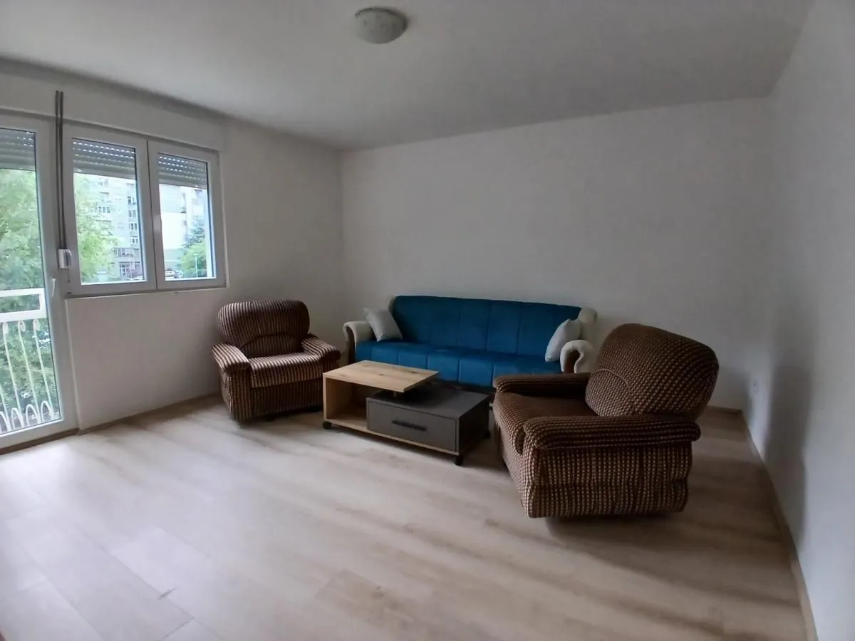 Izdavanje, dvosoban stan, 58m², Vašarište, Jagodina