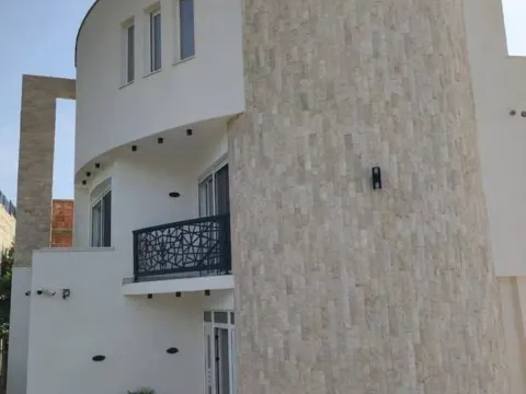 Prodaja, kuća, 350m², Centar, Bar - image 6