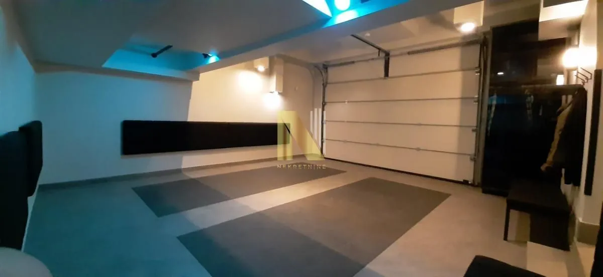 Prodaja, četvorosoban stan, 176m², Centar, Novi Sad