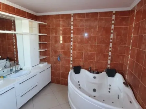 Izdavanje, petosoban stan, 200m², Petrovaradin, Novi Sad - image 4